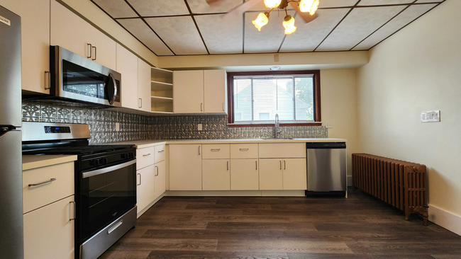 Building Photo - Now showing! Updated 4BR  1 bath house!