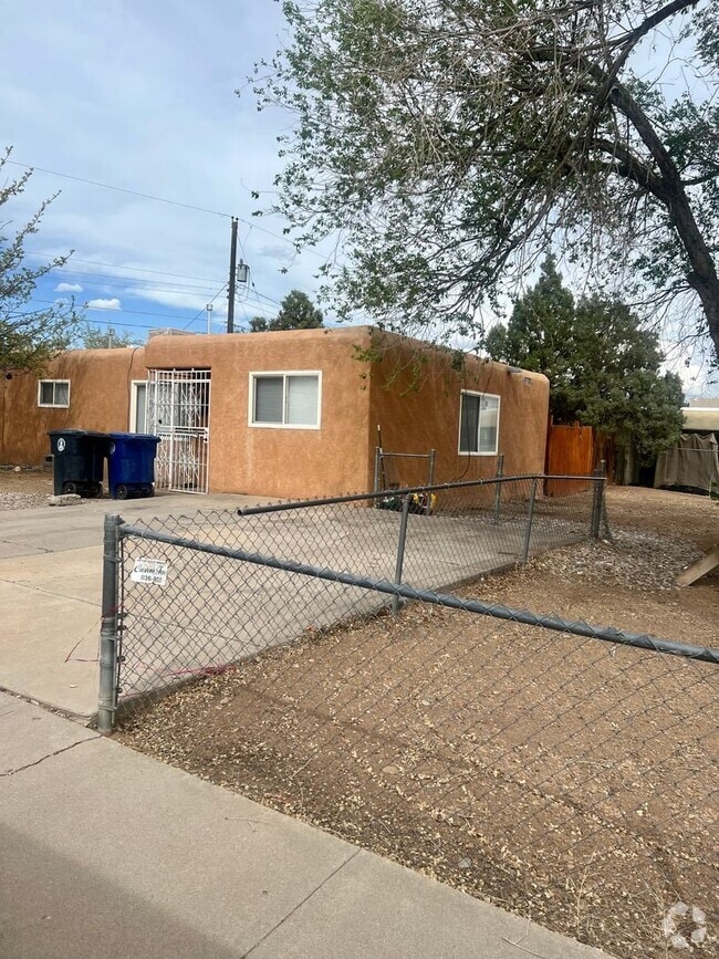 Building Photo - North Valley Charm!