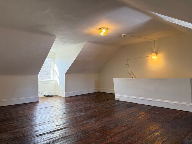 Building Photo - 319 N Charlotte St