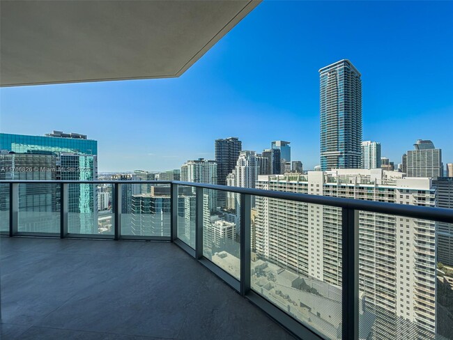 Building Photo - 1300 Brickell Bay Dr