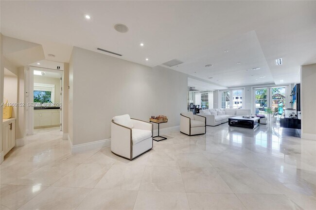 Building Photo - 520 N Pkwy