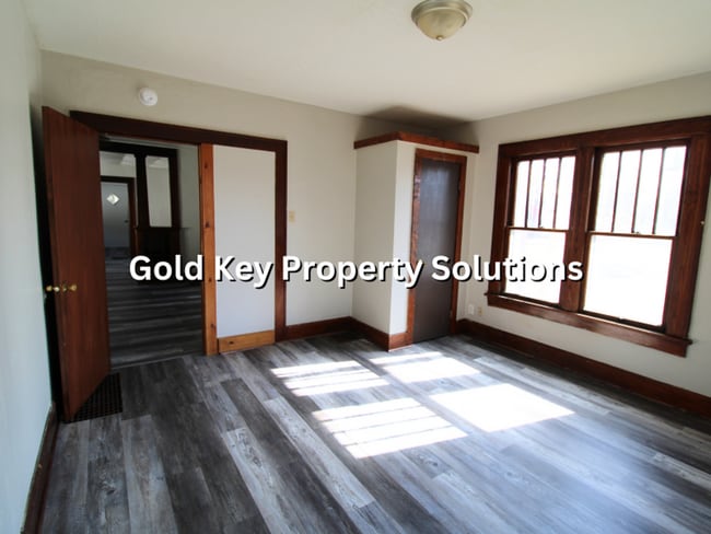 Building Photo - Updated 3 BR 1 BA House with New Flooring and Paint (SECTION 8 APPROVED)