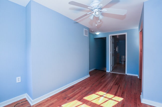 Building Photo - 540 S Paca St