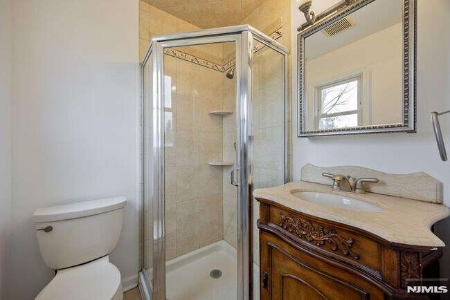 Building Photo - 327 Webster Dr