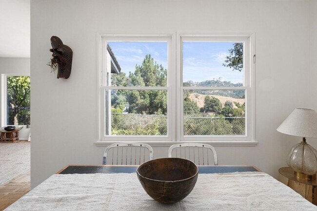 Building Photo - Fully Furnished: Mid-Century w/views of Griffith Observatory in the Hollywood Hills!