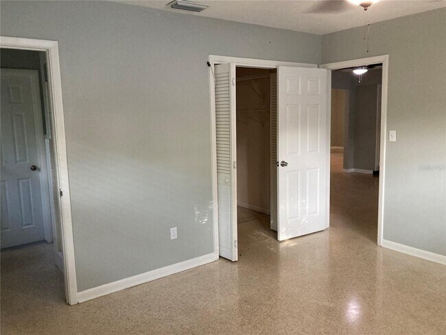 Building Photo - 1001 Brookside Dr