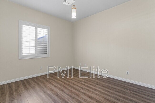 Building Photo - 34677 Desert Rd