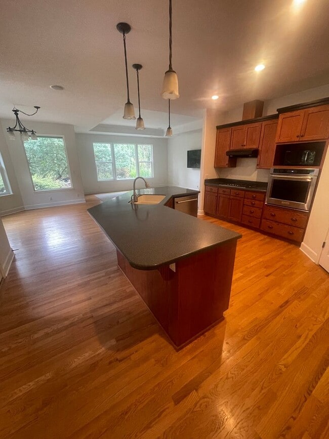 Building Photo - Beautiful 4 Bedroom on 2.5 Acres!