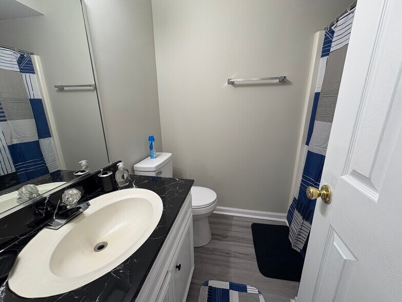 Building Photo - 1605 Willowby St