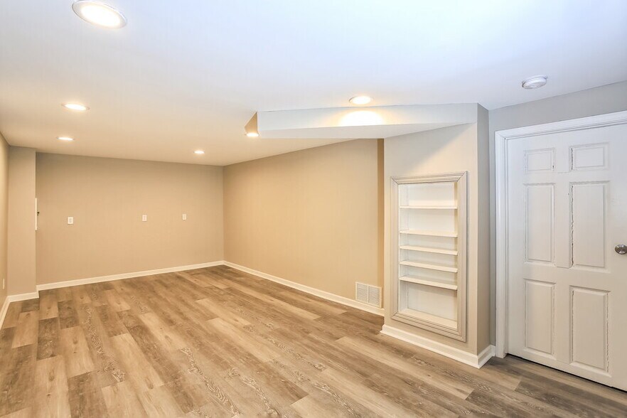 Building Photo - 5216 Springdale Blvd