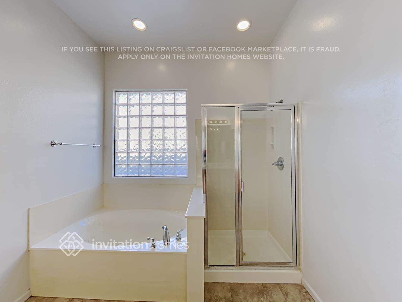 Building Photo - 7209 W Paradise Ln