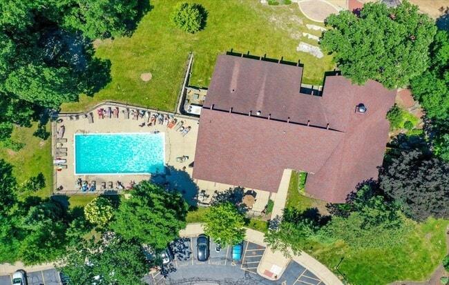 Building Photo - 125 Lakeview Dr
