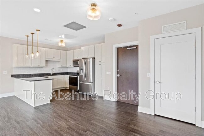 Building Photo - 145 S Main St