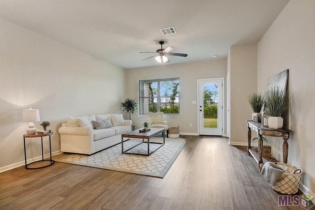 Building Photo - 2948 S Roth Ave