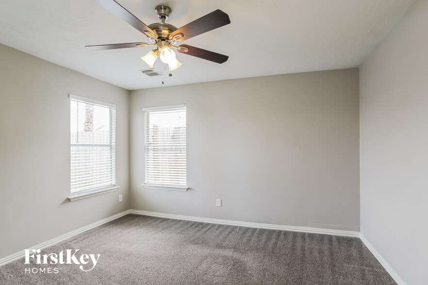 Building Photo - 916 Wilaby Ln