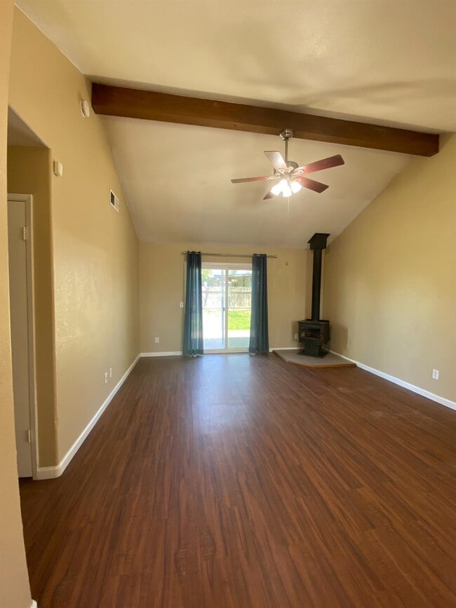Building Photo - 367 Strauss Ln