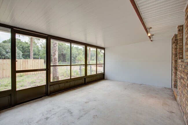 Building Photo - 4023 E Orange Ave