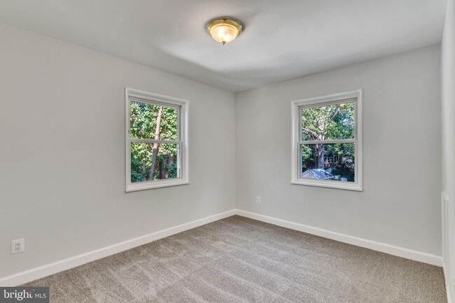 Building Photo - 5809 Fifer Dr