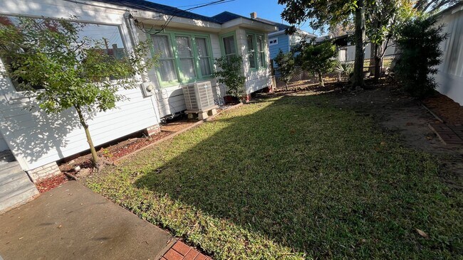 Building Photo - 4623 Avenue N 1/2 Rear