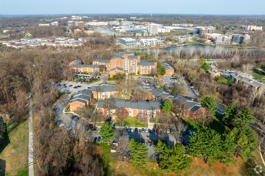 Aerial Photo - Aspen at Lake Trail