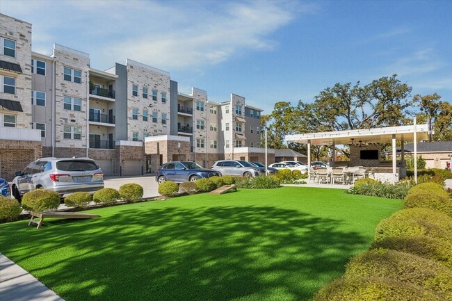 Building Photo - 6804 Westview Dr