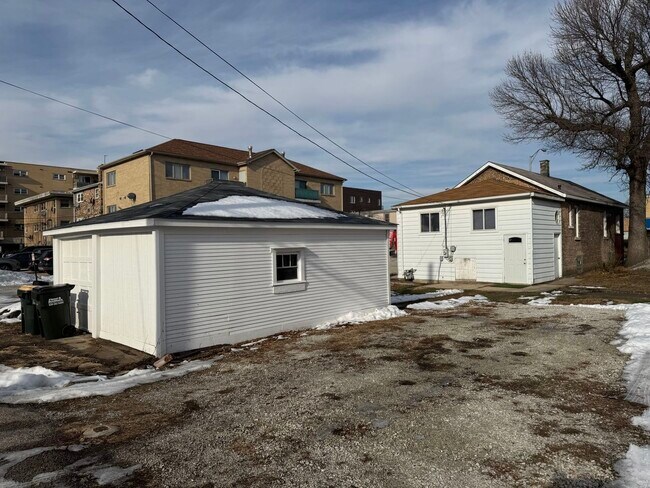 Building Photo - 7907 W Grand Ave