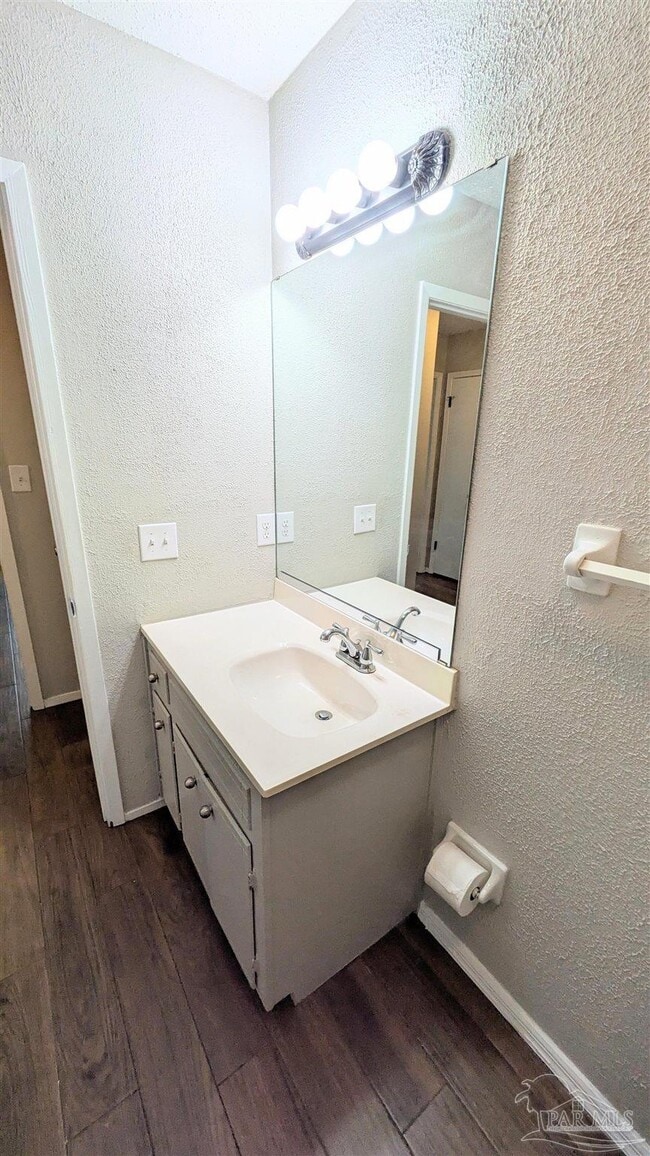 Building Photo - 9648 Hollowbrook Dr