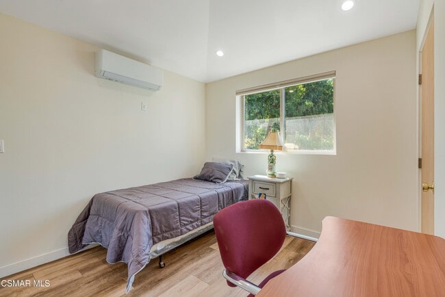 Building Photo - 116 S Glenroy Ave