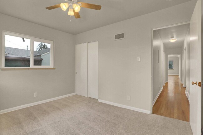 Building Photo - 214 Cheyenne Blvd