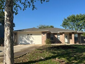 Building Photo - 1520 Indian Trl