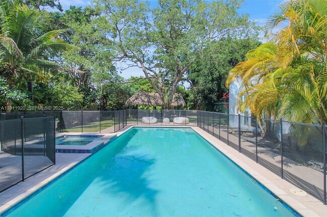 Building Photo - 6900 SW 104th St