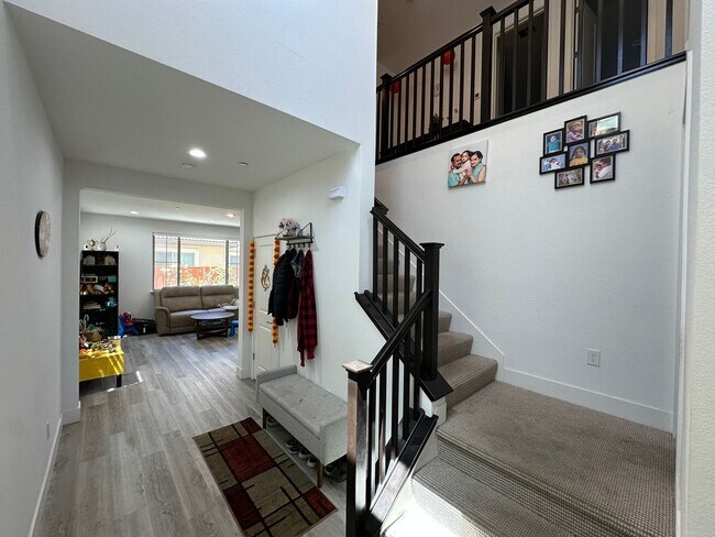 Building Photo - Beautiful 3 Bedroom, 2.5 Bath Mountain House Home.