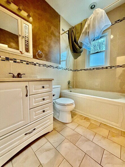 Building Photo - 15 Dillon Rd