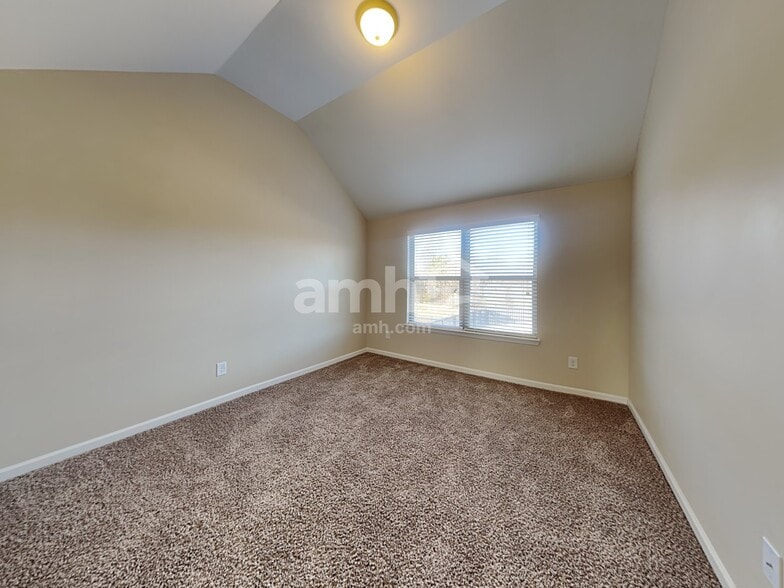 Building Photo - 137 Border Ave