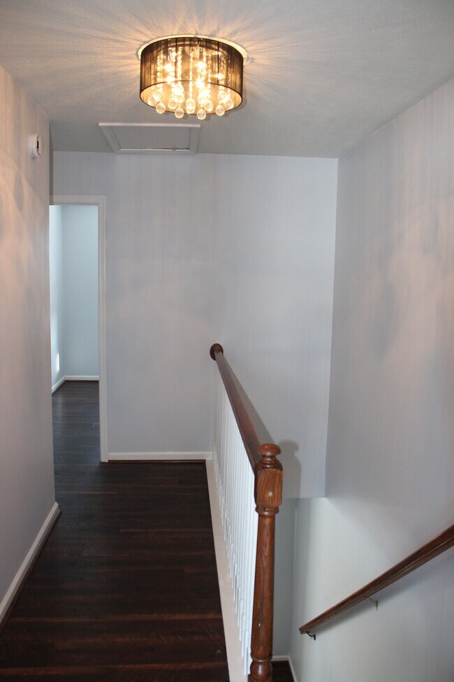 Building Photo - 280 Mike Dr