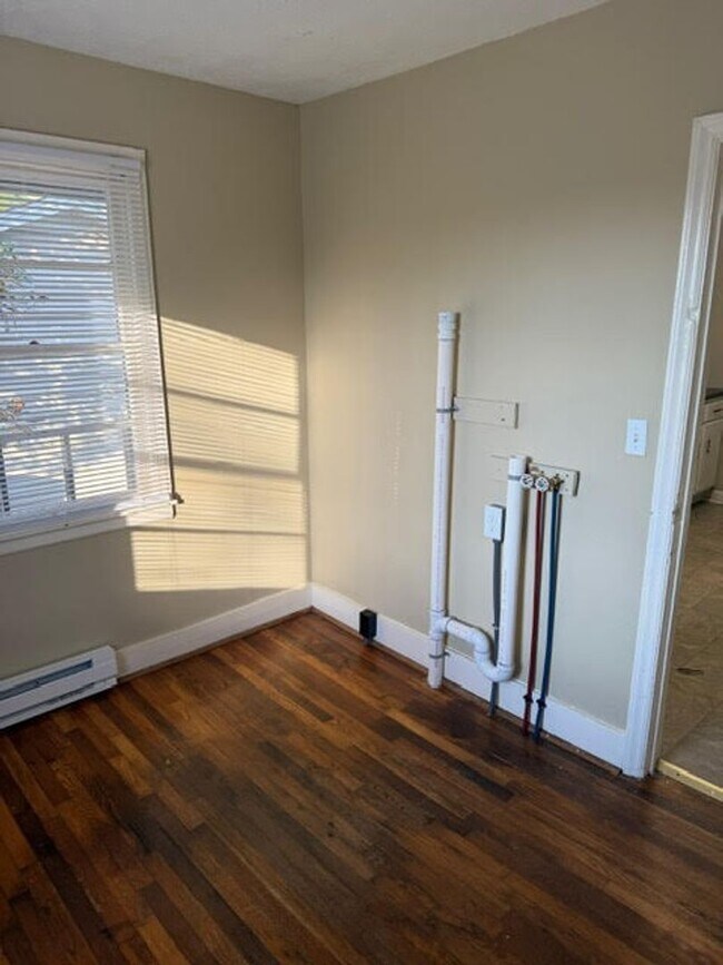 Building Photo - 231 Elder St