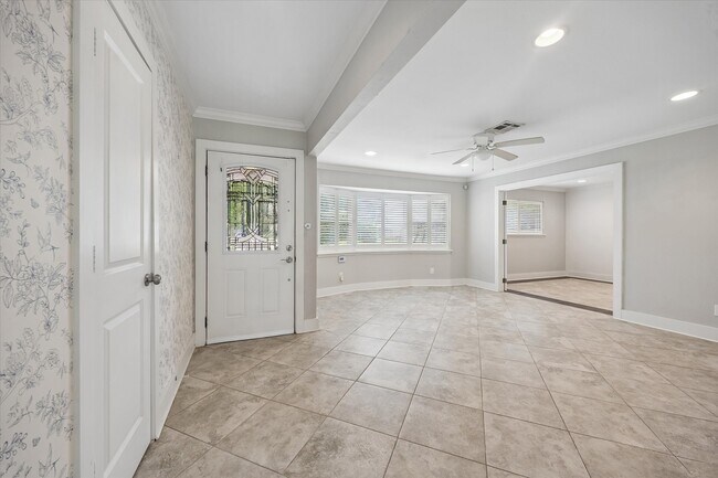 Building Photo - 10303 Greenwillow Dr