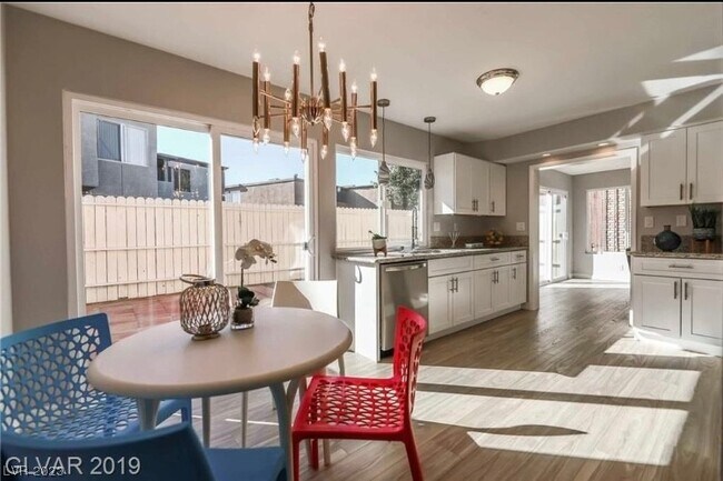 Building Photo - 1511 Living Desert Dr