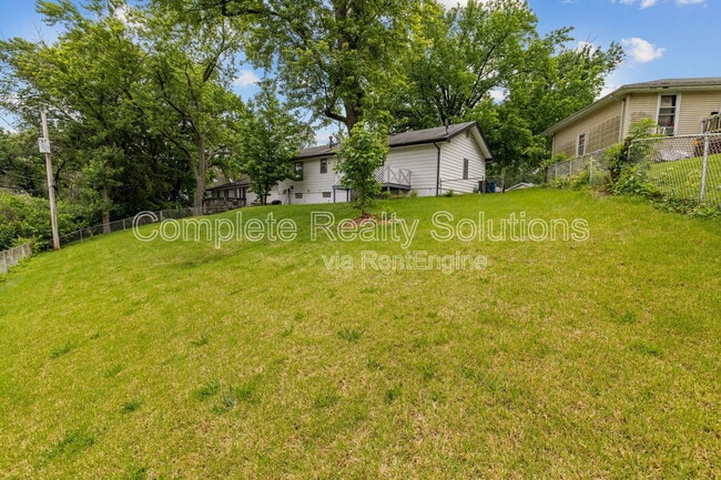 Building Photo - 8881 Darnell Pl