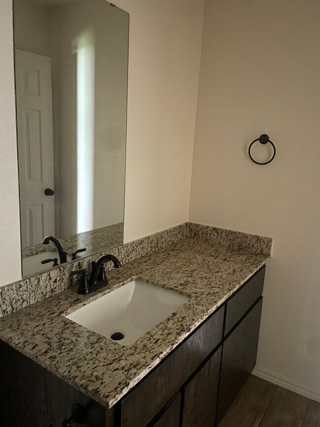 Building Photo - 2409 Alterman Dr