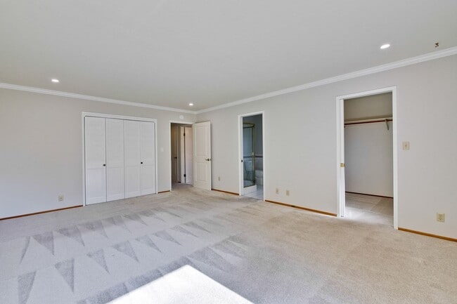 Building Photo - 1534 Crespi Dr