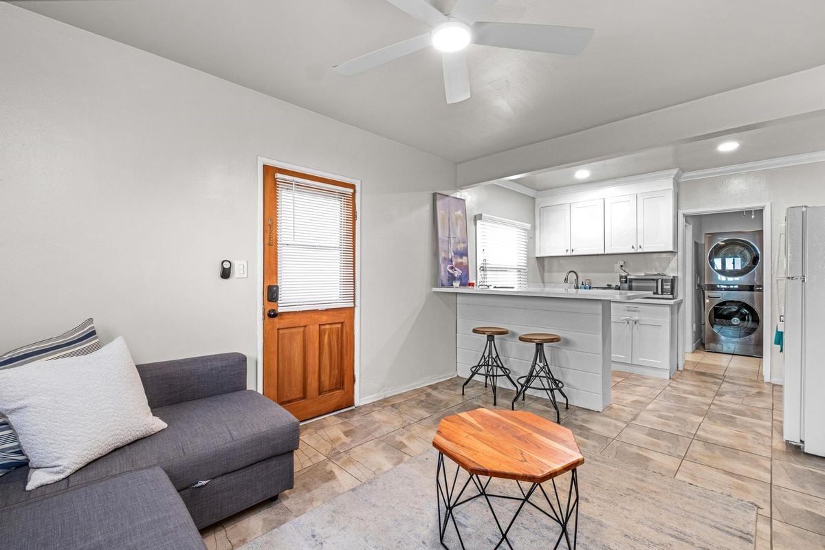 Building Photo - 58 10th Ct