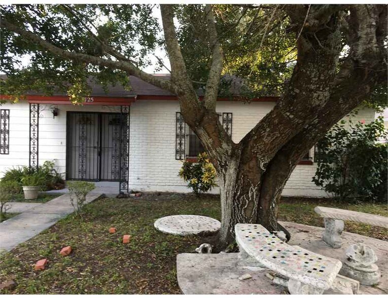 Building Photo - 3725 E 38th Ave