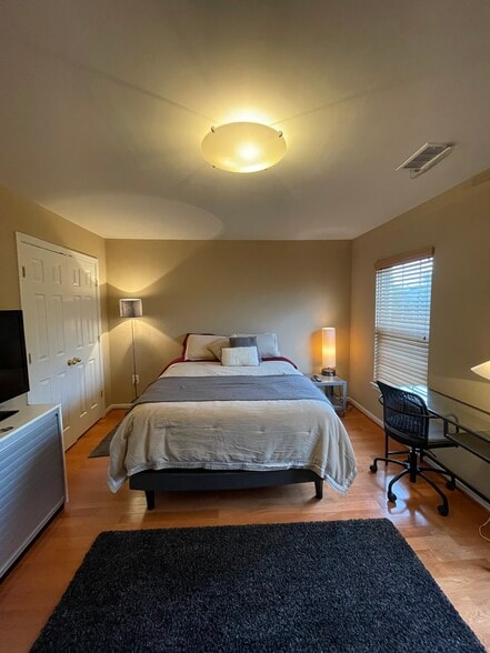 Building Photo - 6615 Schurtz St