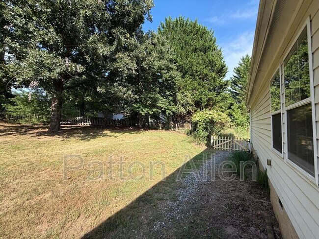 Building Photo - 18 Meadowview Terrace