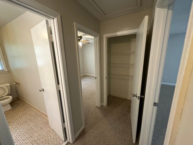 Building Photo - Updated Two Bedroom Townhome