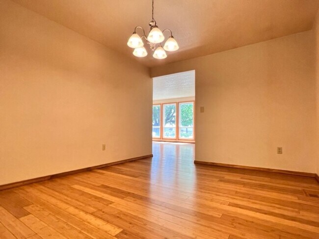Building Photo - Beautiful Home in Boise!  *Special $300 OF...