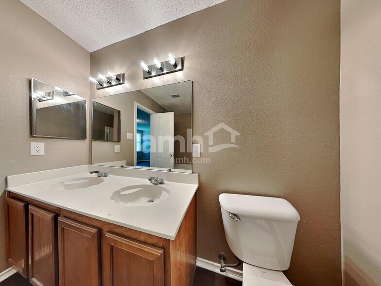Building Photo - 3028 Misty Ridge Ln
