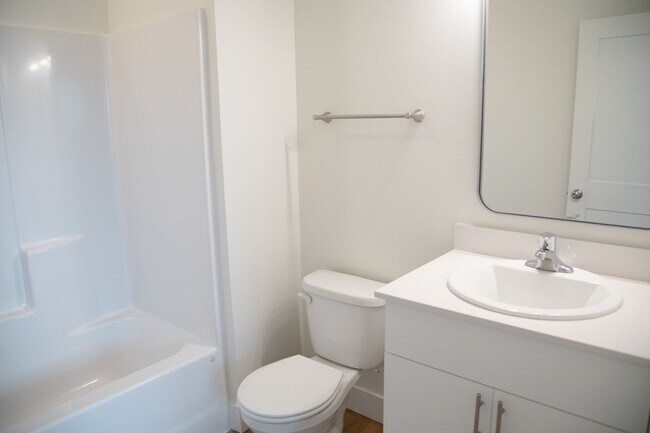 Building Photo - Welcome to Sun Drive Townhomes!