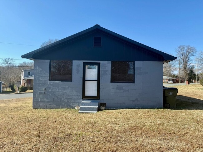 Building Photo - One bedroom, one bath house in Burlington